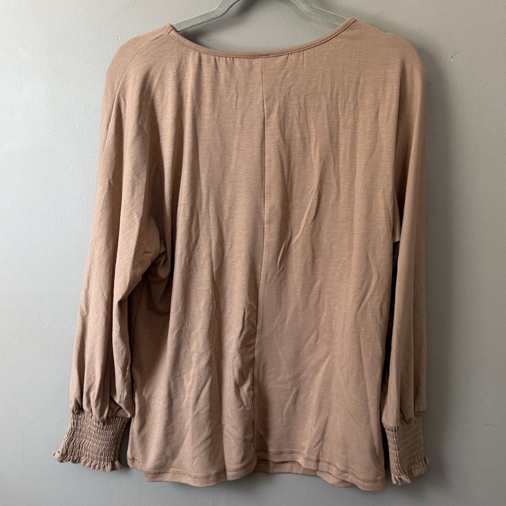 Chic Beige Women's Blouse - Picture 4 of 7